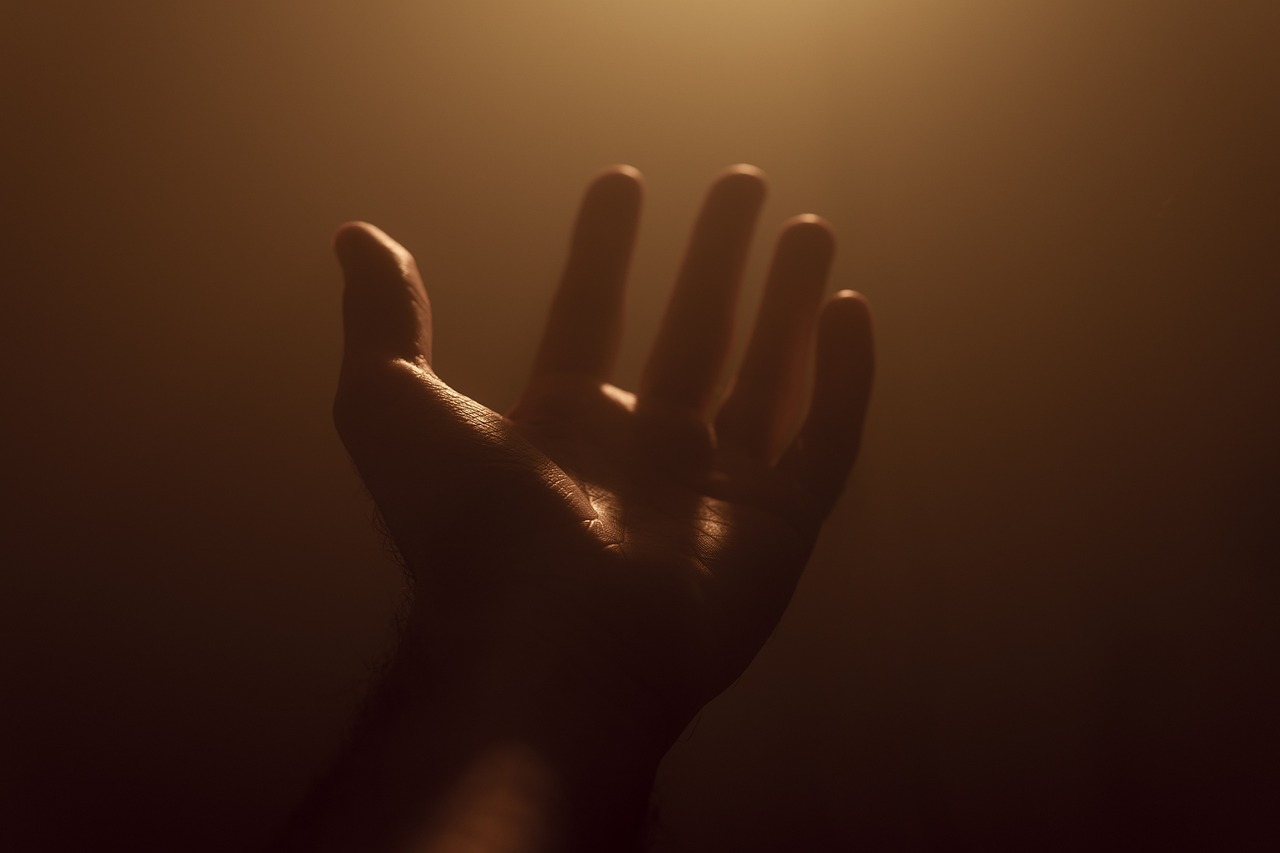 hand, yoga, healing-5978545.jpg