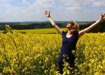 worshipping god, happy, grateful-2101347.jpg